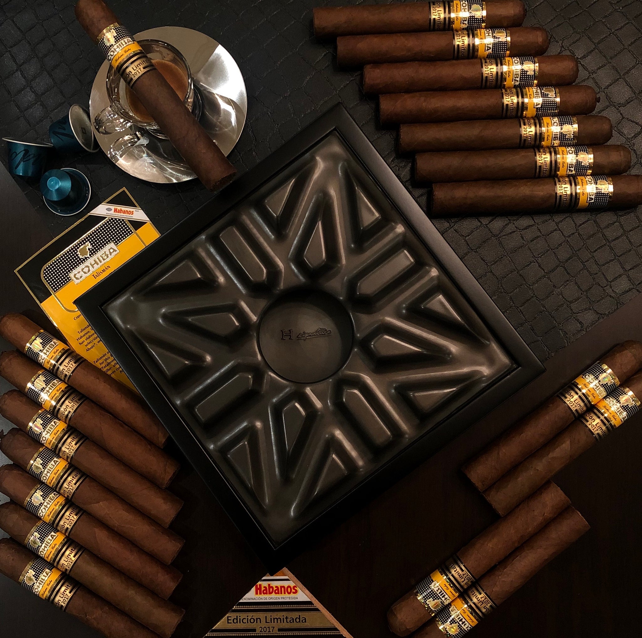 LUCERO BLACK - WHITE XII Cigar Ashtray